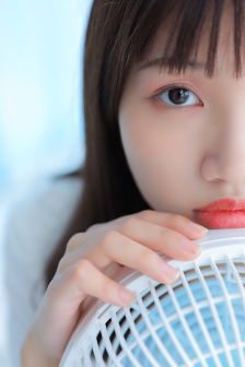 饭桌上故意张开腿让公在线观看